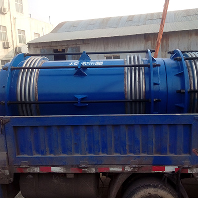 新疆供熱工程選用新躍大拉桿波紋補(bǔ)償器